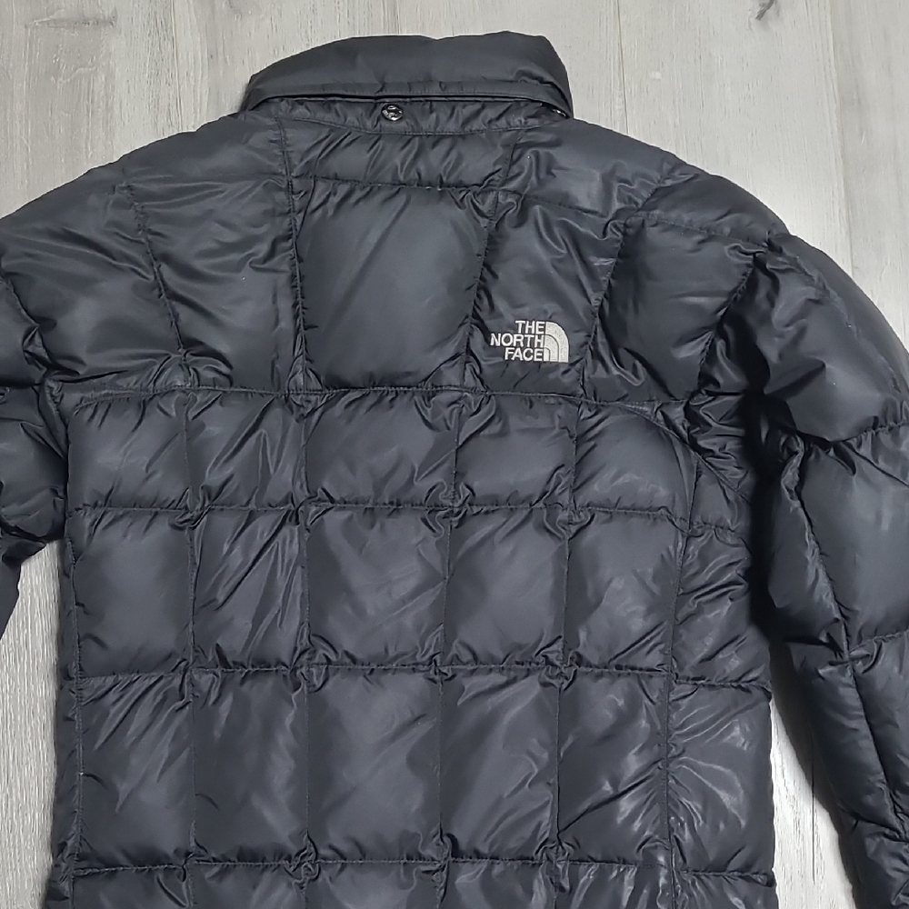 The North Face Women's Dark Puffer Jacket - Picture 11 of 16